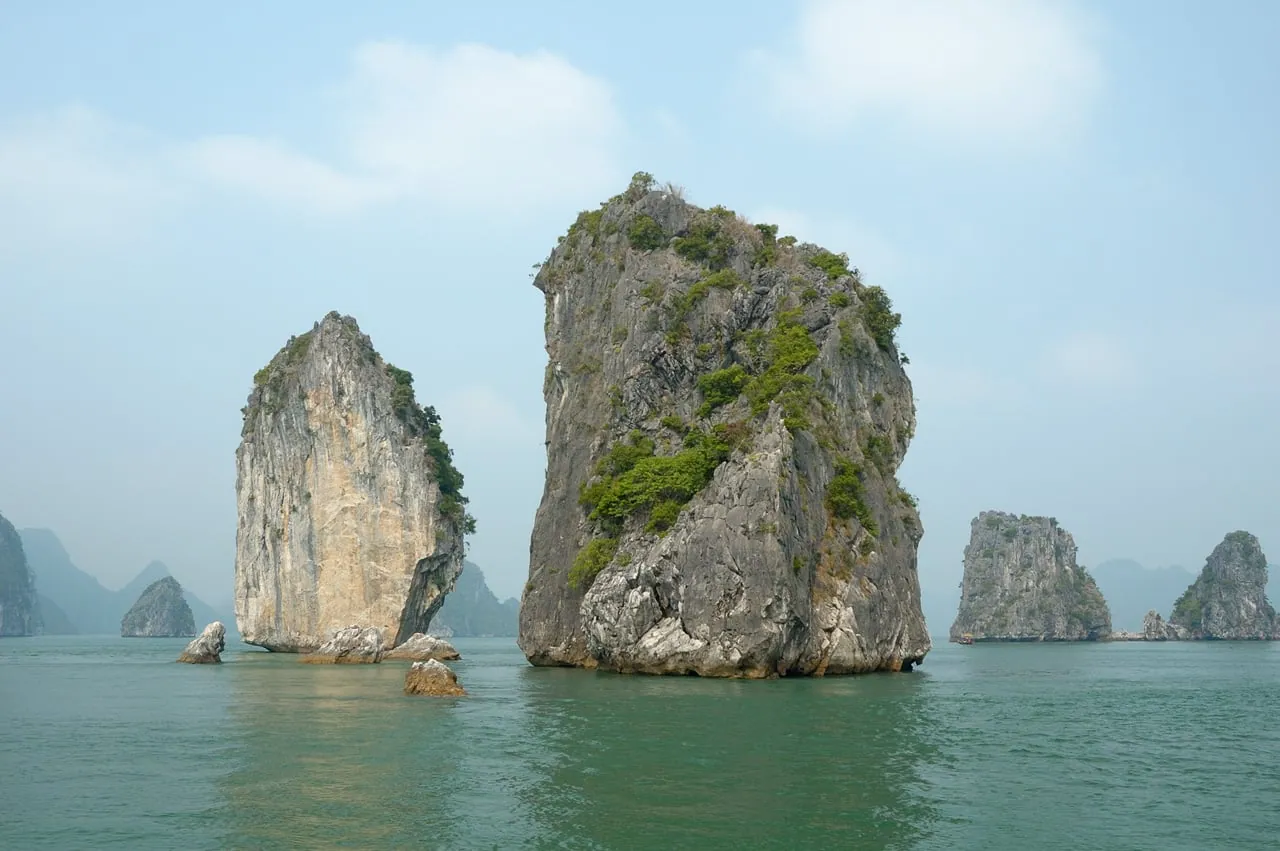 Vietnam Grandeur: Hanoi Old Quarter & 5★ Halong Bay Cruise