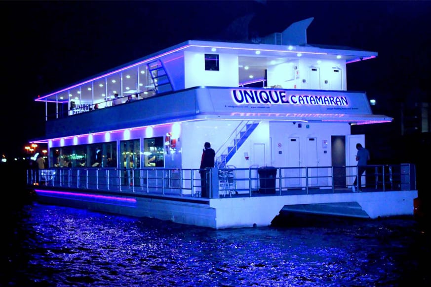 Catamaran Marina Sightseeing & Dinner Cruise — Dubai